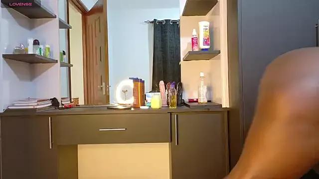 online_bestie from StripChat is Freechat