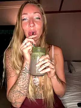 OpheliaRox from StripChat is Freechat