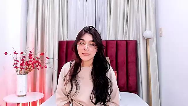 PaulinaWhitee from StripChat is Freechat