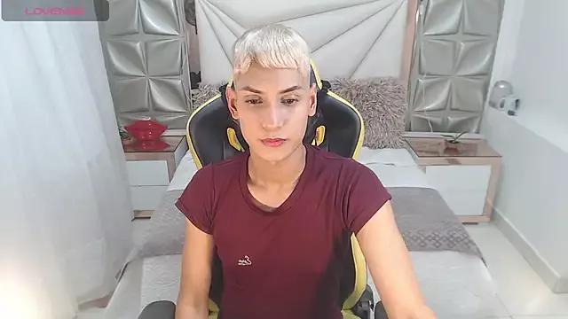 Check out our webcam shows gallery and message on a personal level with our sweet squirt cams hosts, showing off their natural physiques and sex toys.