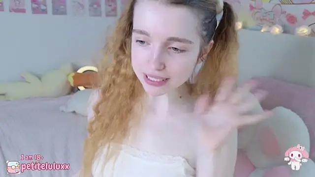 Photos of petiteluluxx from StripChat is Freechat