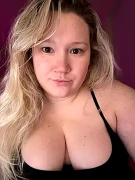 PiggyRose from StripChat is Freechat