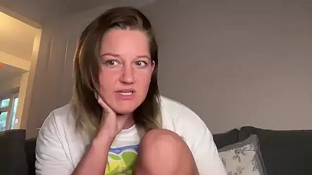 Pleasing-Chloe49 from StripChat is Freechat