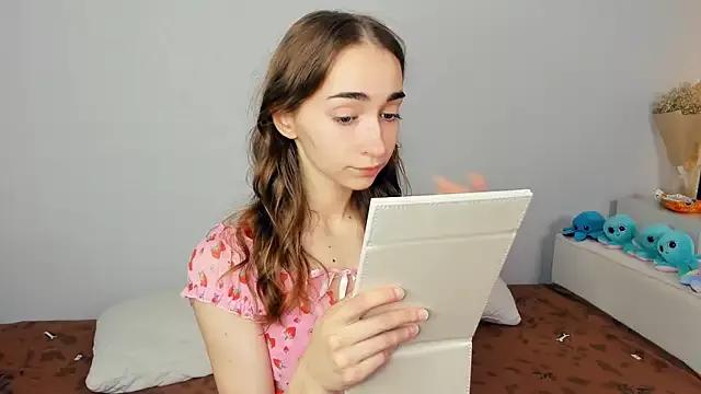 PollyBeev from StripChat is Freechat