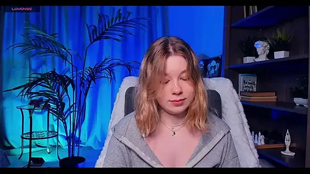 PollyHathor from StripChat