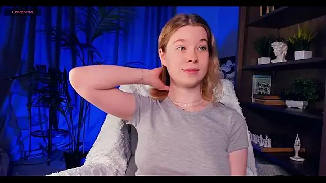 PollyHathor from StripChat