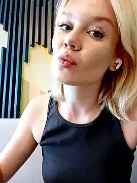 Photos of PrettyKristina from StripChat is Freechat