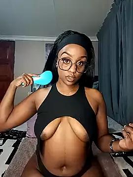 Queen-Chocolate from StripChat