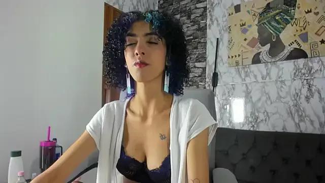 Queen_Cuarxxo from StripChat is Freechat