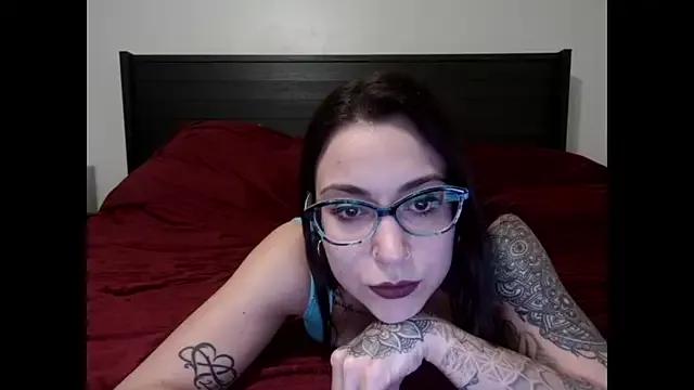 QueenLolaX from StripChat is Freechat