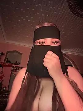 Queentaraf999 from StripChat is Freechat