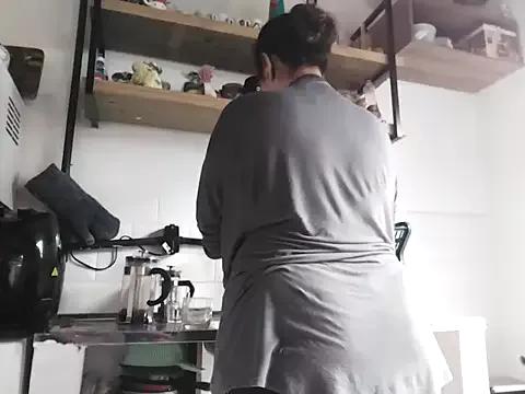 Queenyyy from StripChat is Freechat