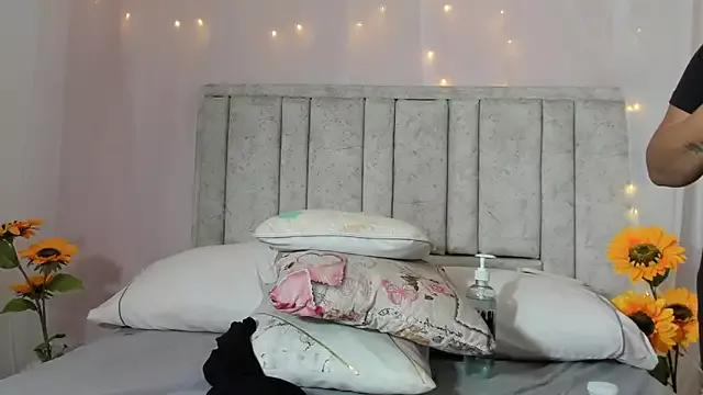 Check out our webcam shows gallery and message on a personal level with our sweet squirt cams hosts, showing off their natural physiques and sex toys.