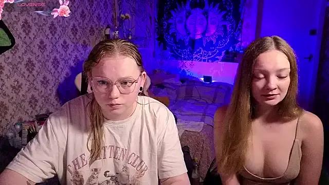 Photos of Radiants_two from StripChat is Freechat