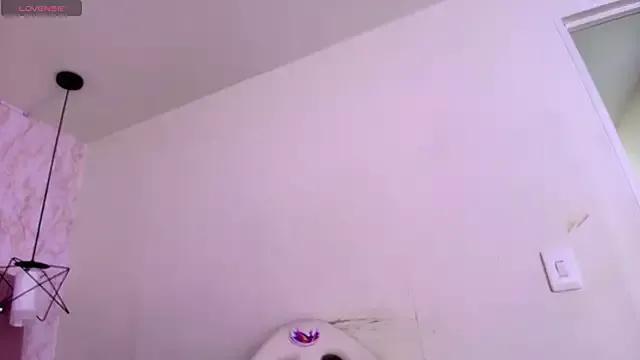 Raichell_ from StripChat is Freechat