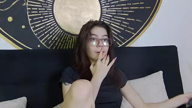 RavennMoonn from StripChat is Freechat