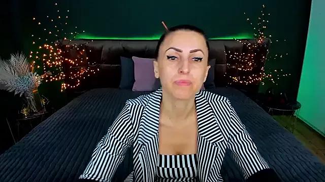 Rebecca_Diamond from StripChat is Freechat