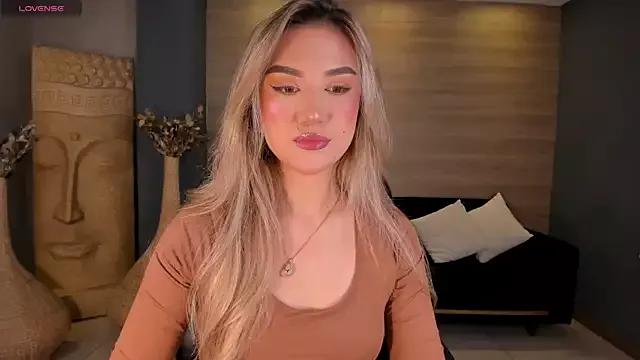 RebeccaHudson from StripChat is Freechat