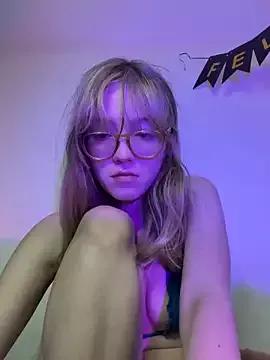 ReenKitty from StripChat is Freechat