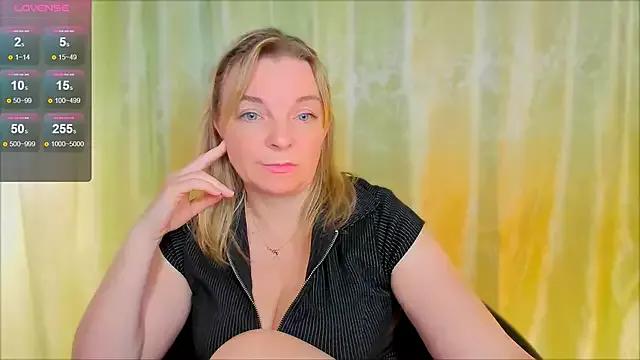 Regina__blue from StripChat is Freechat