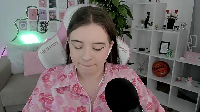 Check out our webcam shows gallery and message on a personal level with our sweet squirt cams hosts, showing off their natural physiques and sex toys.