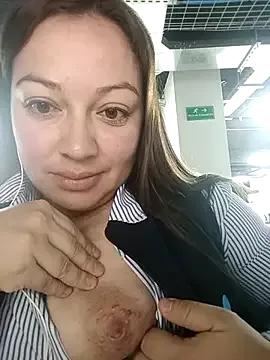 REINITAFULL from StripChat is Freechat