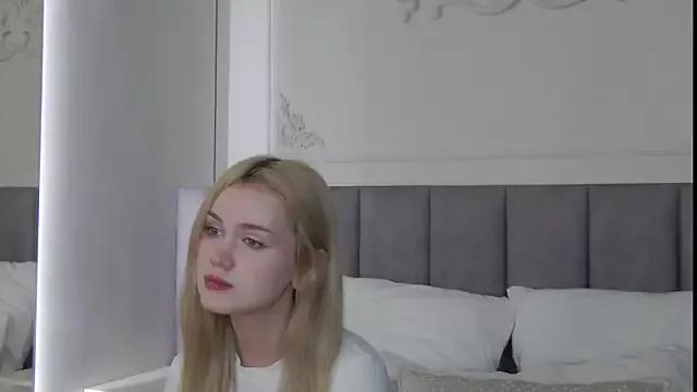 RemyFoxys from StripChat is Freechat
