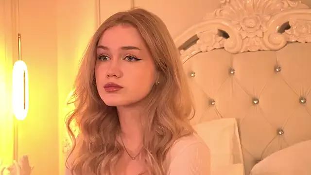RemyFoxys from StripChat is Freechat
