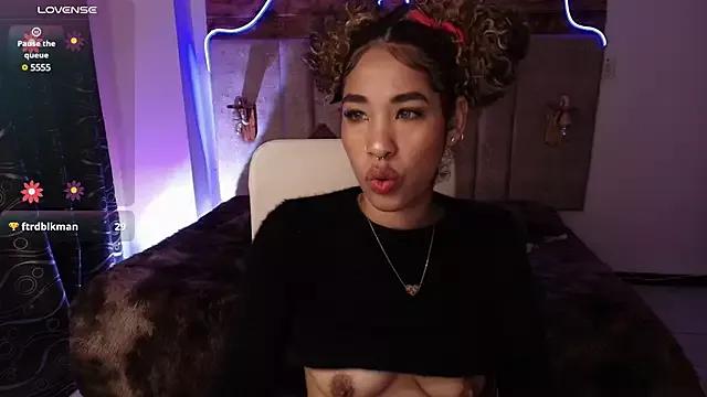 rihanna_brooks from StripChat is Freechat