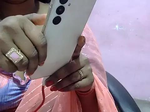 Rimsha_naughty from StripChat is Freechat