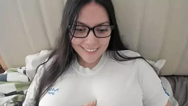 Photos of roniewester from StripChat is Freechat