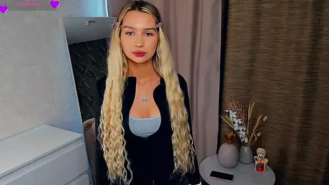 RosaleeSalm from StripChat is Freechat