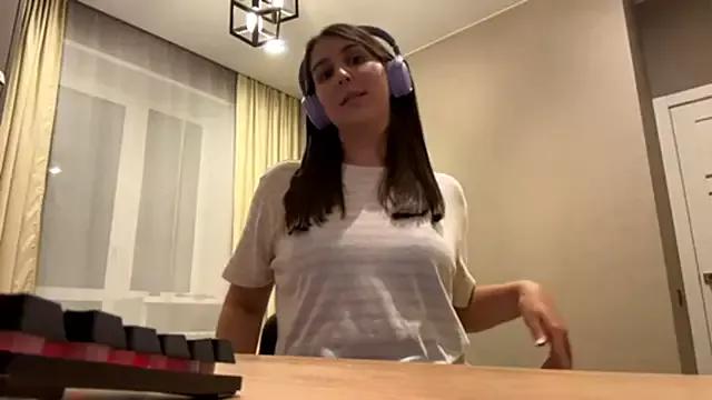 RoseRossi from StripChat is Freechat