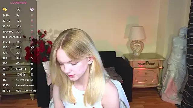 RosesKate from StripChat is Freechat