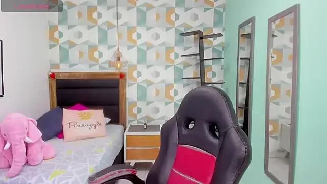 ROSIE_MOSS from StripChat is Freechat