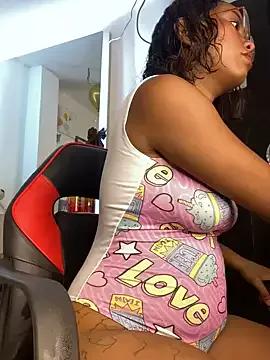 Rousevans_ from StripChat is Freechat