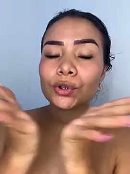 Rousse_blue from StripChat is Freechat
