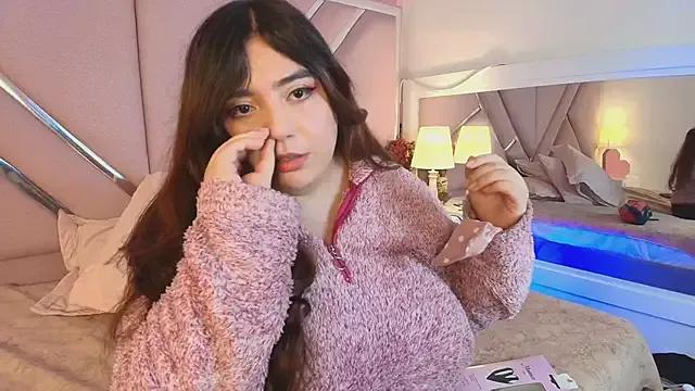 Roxanediaz from StripChat is Freechat