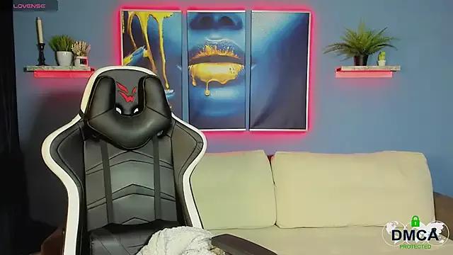 Roxy_foxi from StripChat is Freechat