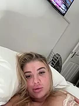 RubyRedxoxx from StripChat is Freechat