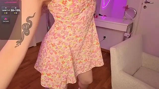 Check out our webcam shows gallery and message on a personal level with our sweet squirt cams hosts, showing off their natural physiques and sex toys.
