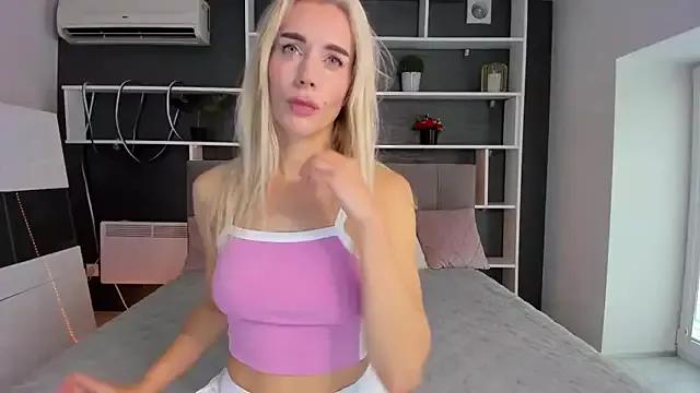 SabrinaSharm from StripChat is Freechat