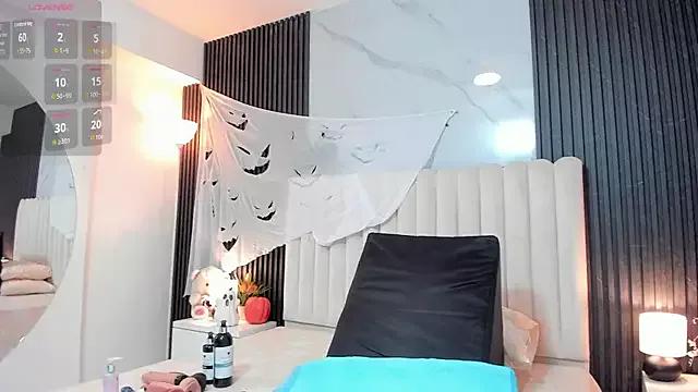 Samantha_Claus from StripChat is Freechat