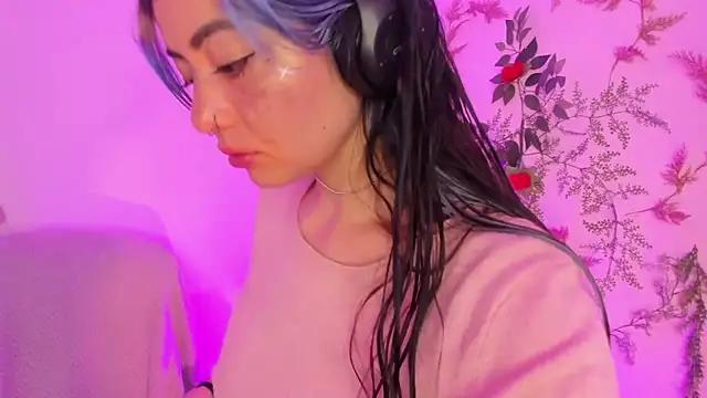 Check out our webcam shows gallery and message on a personal level with our sweet squirt cams hosts, showing off their natural physiques and sex toys.