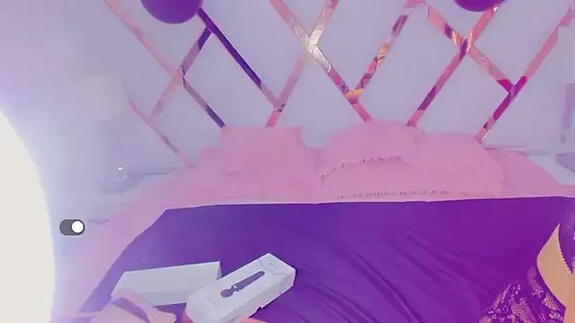 samymilf4 from StripChat is Freechat