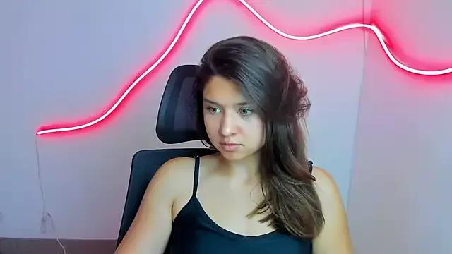 Sandra_Curly from StripChat is Freechat