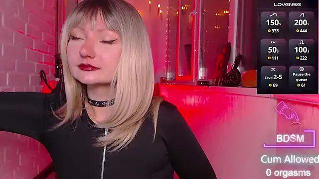 Sandralawrence from StripChat is Freechat