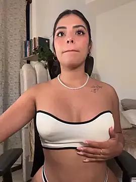 Sara-Evans from StripChat is Freechat