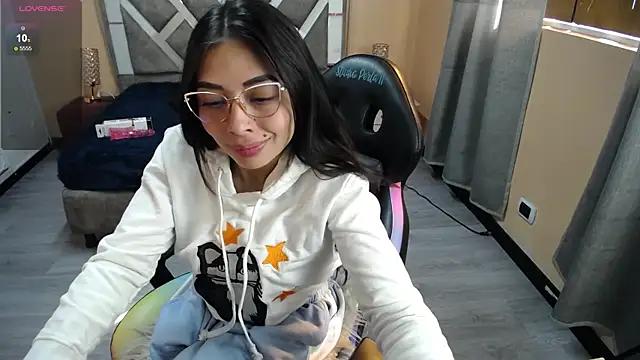 Check out our webcam shows gallery and message on a personal level with our sweet squirt cams hosts, showing off their natural physiques and sex toys.