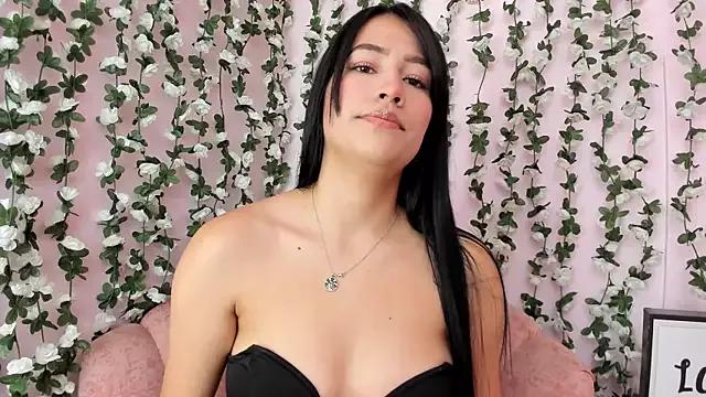 Sara_Kurt from StripChat is Freechat